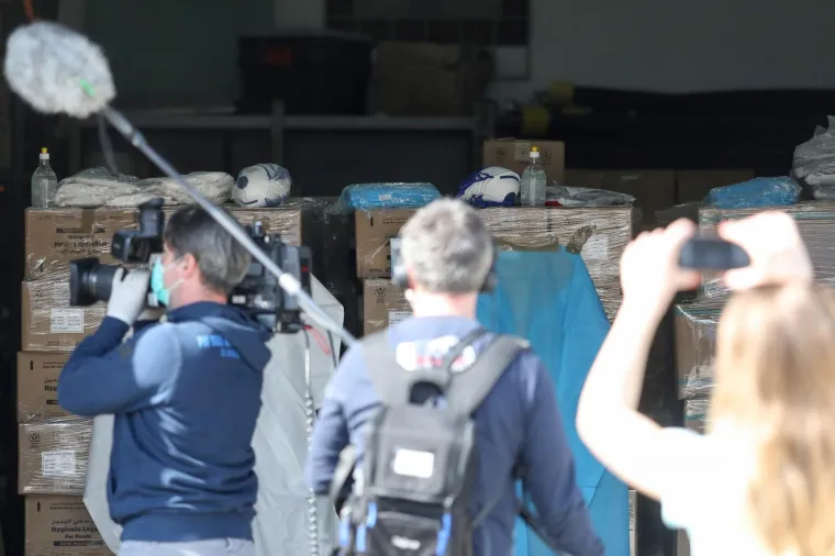 Tone za&scaron;titne opreme: Pogledajte &scaron;to je sve bogati arapski &scaron;eik donirao Hrvatskoj za pomoć oko koronavirusa