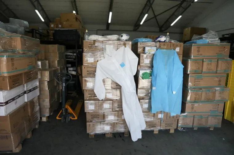 Tone za&scaron;titne opreme: Pogledajte &scaron;to je sve bogati arapski &scaron;eik donirao Hrvatskoj za pomoć oko koronavirusa