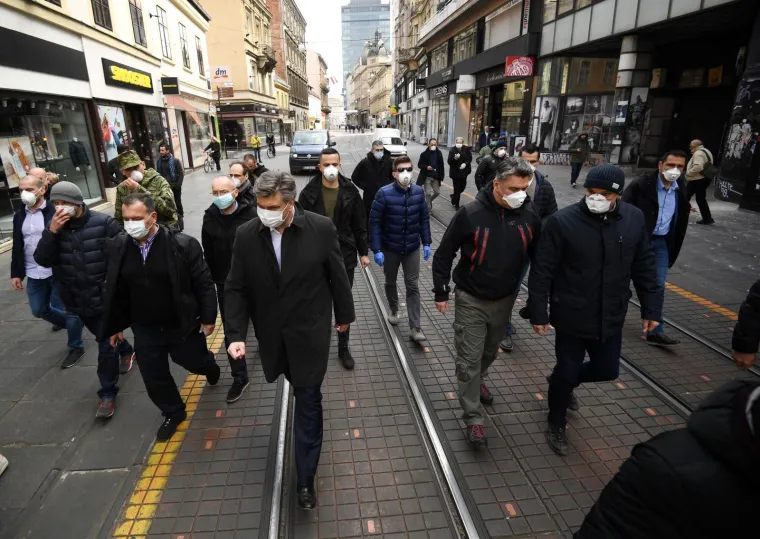 Državni vrh s maskama na licu u obilasku porušenog Zagreba: 'Ovo je najgori potres u 140 godina!'