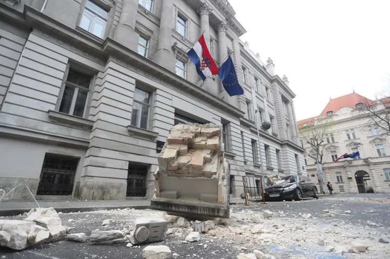 U Zagrebu o&scaron;tećeno na desetke zgrada i automobila: Grad izgleda kao iz filma katastrofe