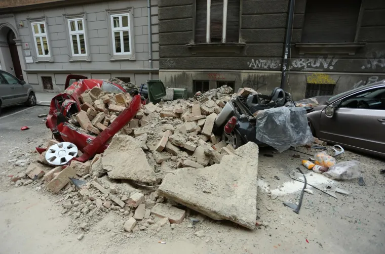 U Zagrebu o&scaron;tećeno na desetke zgrada i automobila: Grad izgleda kao iz filma katastrofe