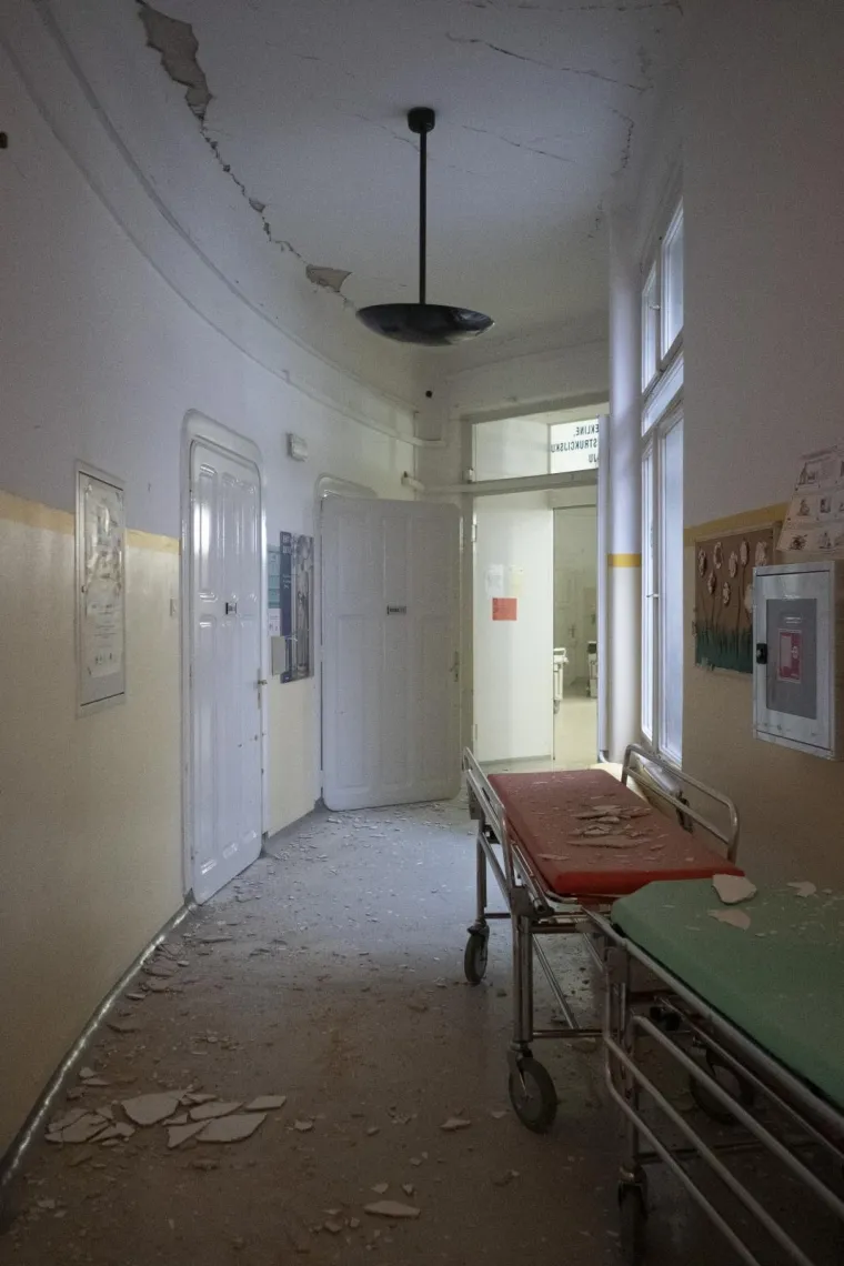 U Zagrebu o&scaron;tećeno na desetke zgrada i automobila: Grad izgleda kao iz filma katastrofe