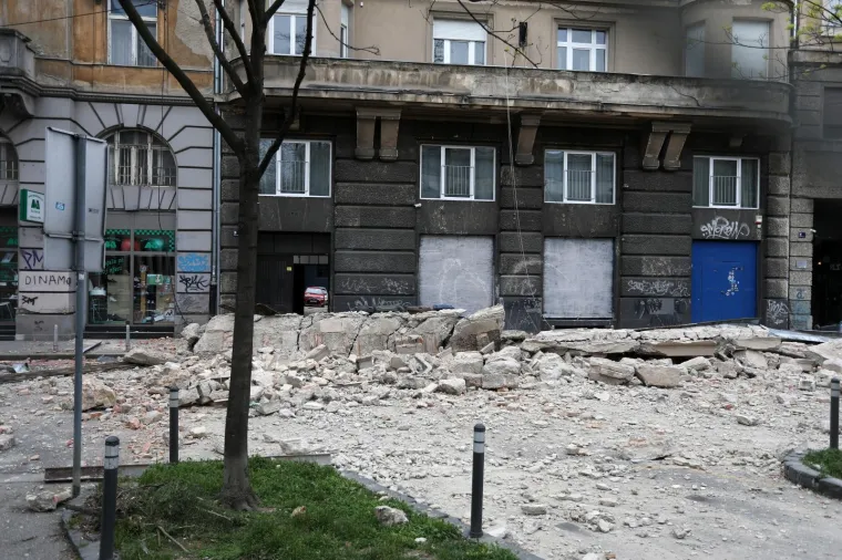 U Zagrebu o&scaron;tećeno na desetke zgrada i automobila: Grad izgleda kao iz filma katastrofe