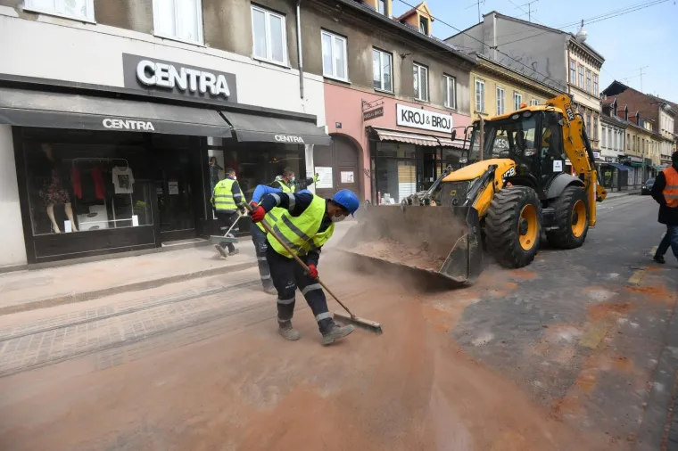 U Zagrebu o&scaron;tećeno na desetke zgrada i automobila: Grad izgleda kao iz filma katastrofe