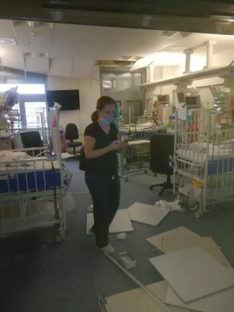 U zagrebačkim bolnicama popucali zidovi, uru&scaron;ili se stropovi: Prestra&scaron;ene mame s bebama iz Petrove stoje vani na hladnoći