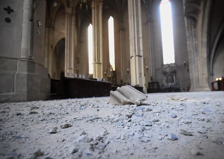 22.03.2020., Zagreb - Potres ostetio Zagrebacku katedralu. Fotografije unutasnjosti. Photo: Marko Lukunic/PIXSELL