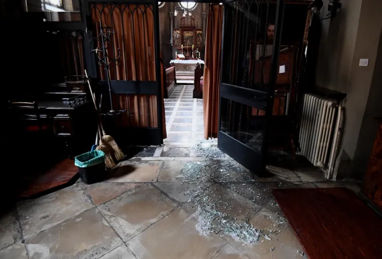 22.03.2020., Zagreb - Potres ostetio Zagrebacku katedralu. Fotografije unutasnjosti. Photo: Marko Lukunic/PIXSELL