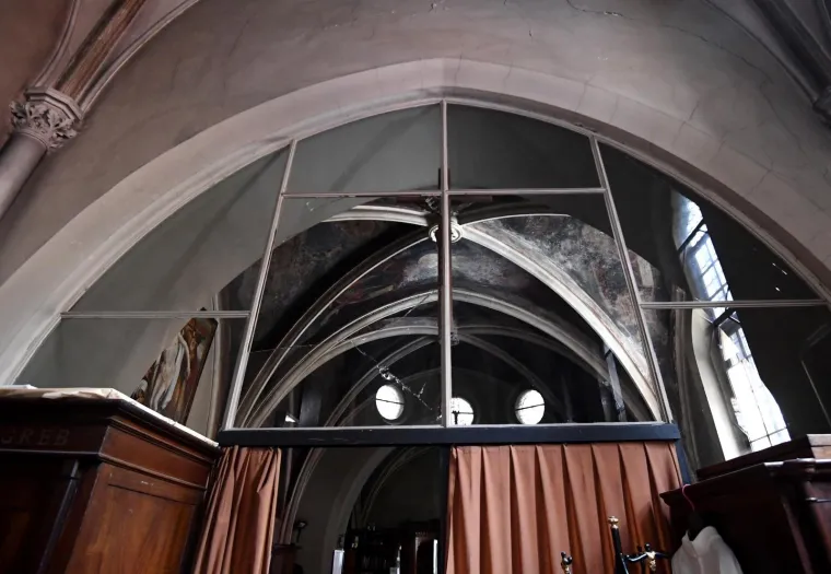 22.03.2020., Zagreb - Potres ostetio Zagrebacku katedralu. Fotografije unutasnjosti. Photo: Marko Lukunic/PIXSELL