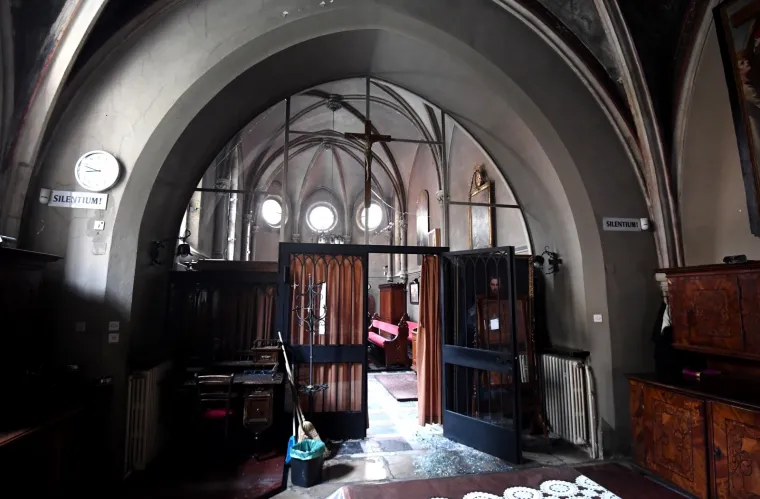 22.03.2020., Zagreb - Potres ostetio Zagrebacku katedralu. Fotografije unutasnjosti. Photo: Marko Lukunic/PIXSELL