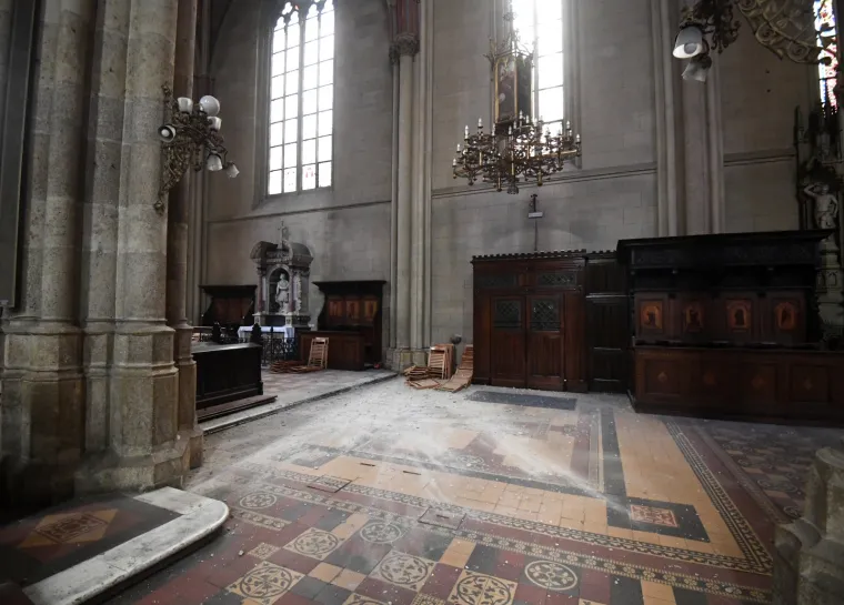 22.03.2020., Zagreb - Potres ostetio Zagrebacku katedralu. Fotografije unutasnjosti. Photo: Marko Lukunic/PIXSELL