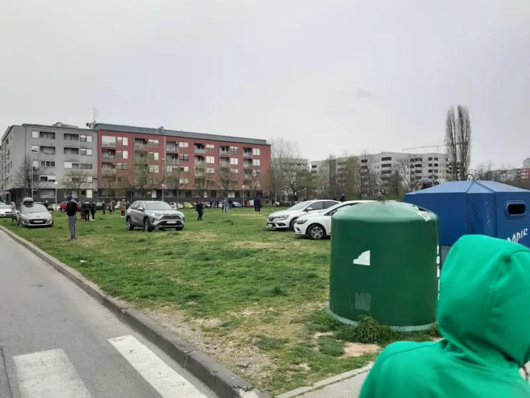 POGLEDAJTE POSLJEDICE POTRESA U ZAGREBU: Pokidane tramvajske žice u Juri&scaron;ićevoj, odlomio se vrh Katedrale, cigle po ulicama...