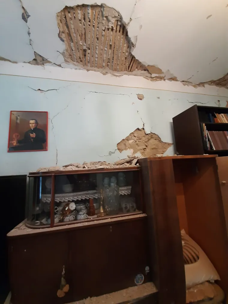 Potres je za sobom ostavio užasne posljedice: Evo kako sada izgleda župni dvor u Čučerju