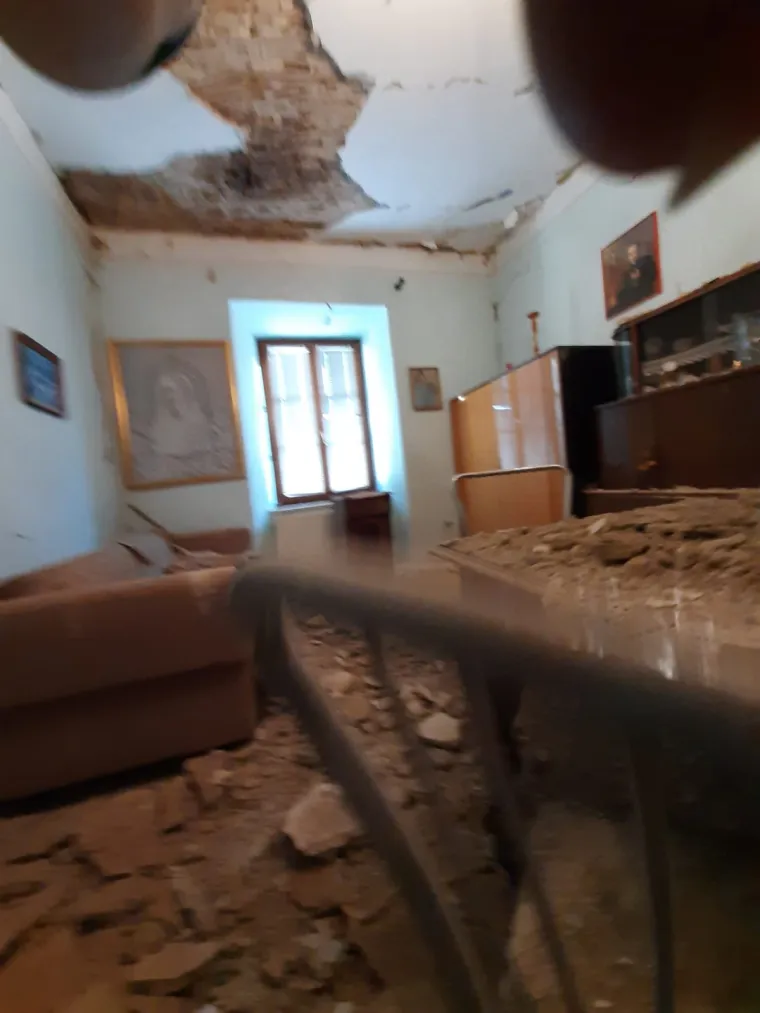 Potres je za sobom ostavio užasne posljedice: Evo kako sada izgleda župni dvor u Čučerju