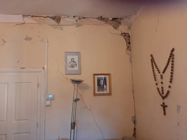 Potres je za sobom ostavio užasne posljedice: Evo kako sada izgleda župni dvor u Čučerju
