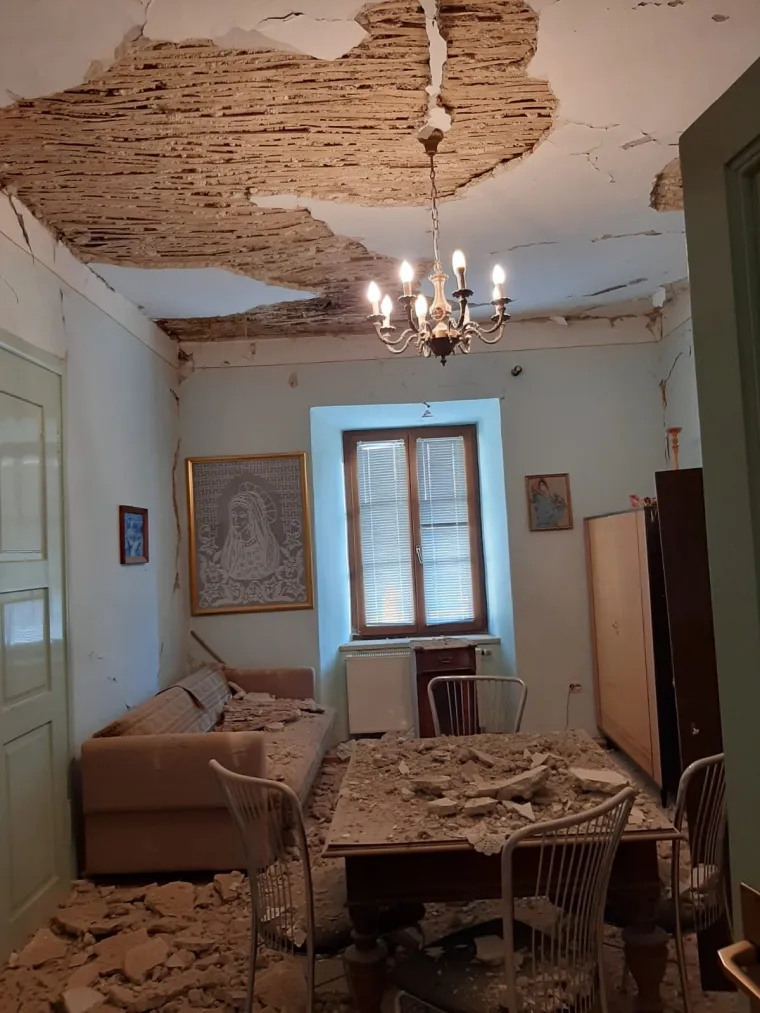 Potres je za sobom ostavio užasne posljedice: Evo kako sada izgleda župni dvor u Čučerju