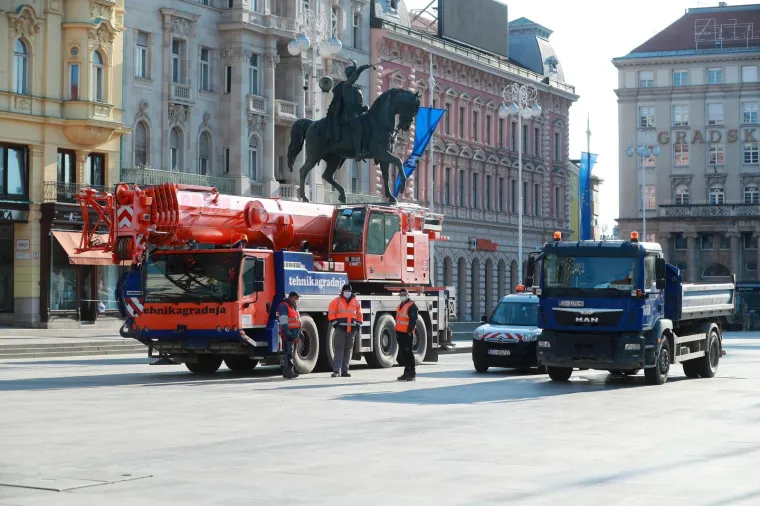 Evo kako izgleda Zagreb dan nakon užasnog potresa: Vojska čini sve da se život vrati u normalu