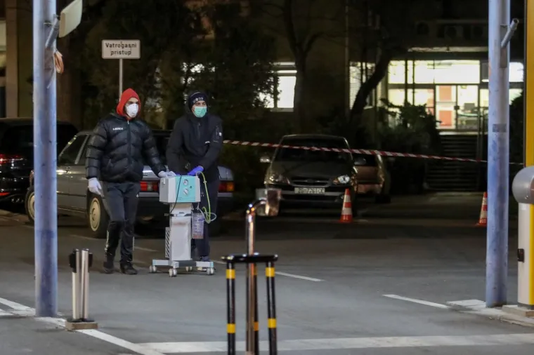 [FOTO] SAMO JEDNA PORUKA BILA JE DOVOLJNA DA GRAD PROTEKLE NOĆI MIRNIJE SPAVA: Zagrebe, oni su tvoj &scaron;tit, uvijek prvi kad treba