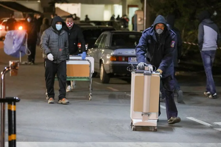 [FOTO] SAMO JEDNA PORUKA BILA JE DOVOLJNA DA GRAD PROTEKLE NOĆI MIRNIJE SPAVA: Zagrebe, oni su tvoj &scaron;tit, uvijek prvi kad treba