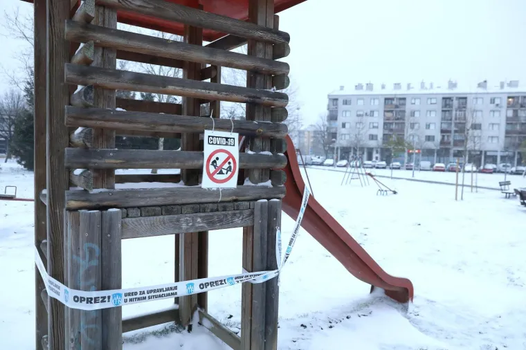 Zagreb pod bijelim pokrivačem: Nakon koronavirusa i potresa stigao nam je i snijeg u proljeću!