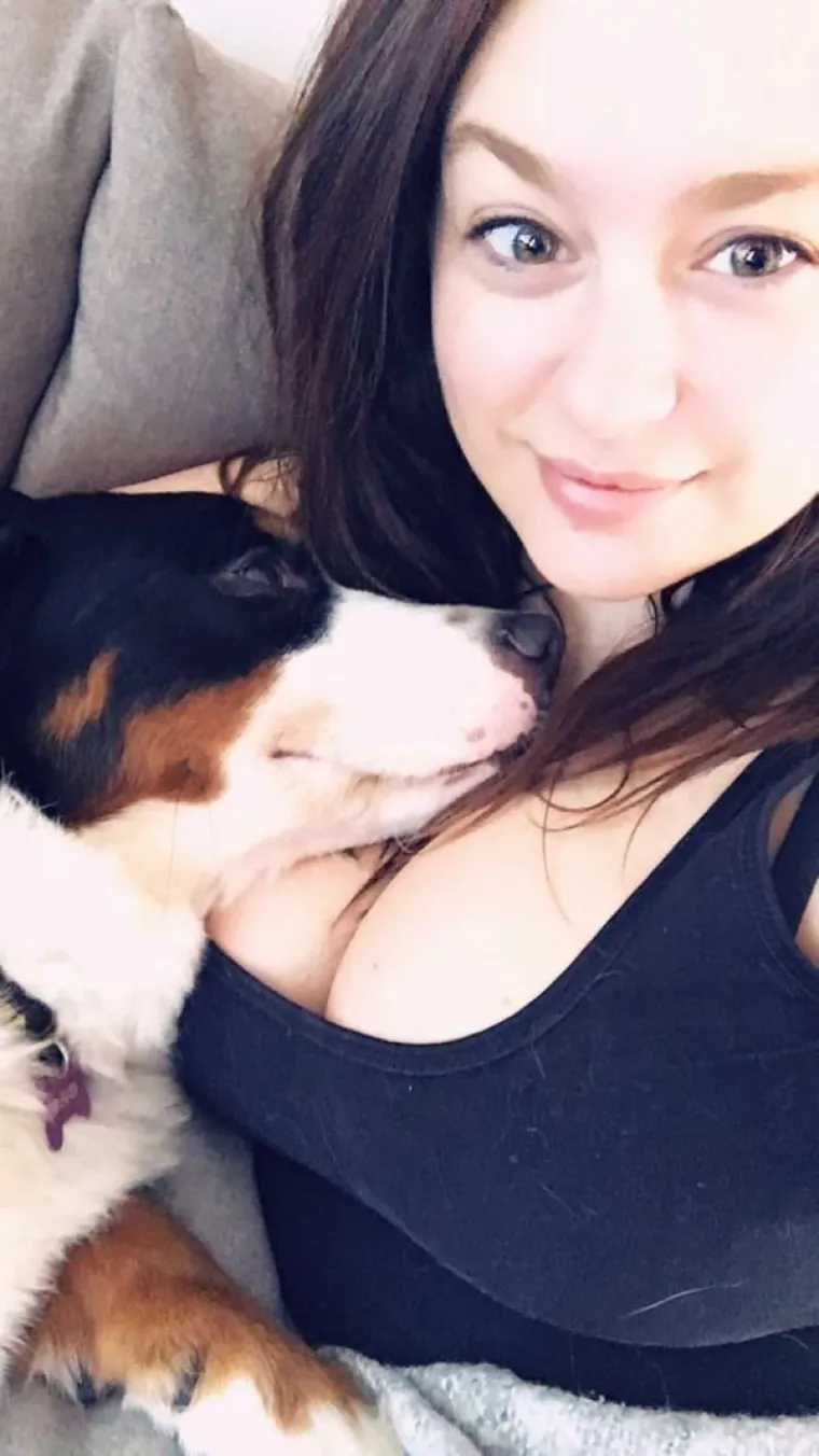 ISKORI&Scaron;TAVAJU PSE ZA LAJKOVE: Sasvim nepotrebno jer i obline koje pr&scaron;te na sve strane jamče sasvim dovoljno pregleda