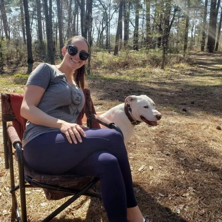 ISKORI&Scaron;TAVAJU PSE ZA LAJKOVE: Sasvim nepotrebno jer i obline koje pr&scaron;te na sve strane jamče sasvim dovoljno pregleda