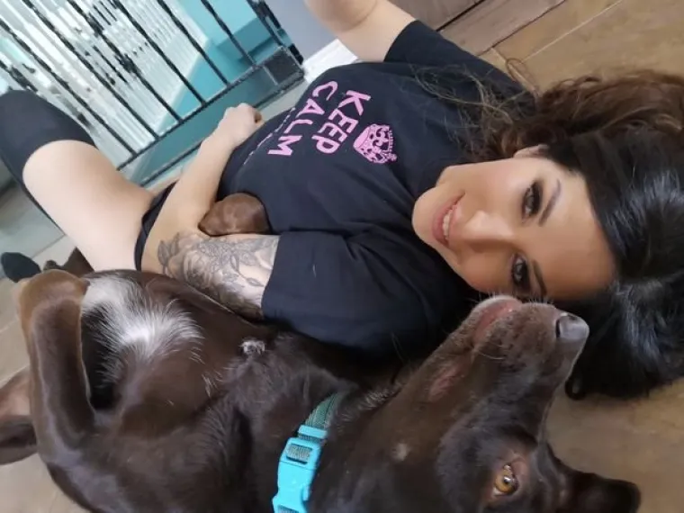 ISKORI&Scaron;TAVAJU PSE ZA LAJKOVE: Sasvim nepotrebno jer i obline koje pr&scaron;te na sve strane jamče sasvim dovoljno pregleda