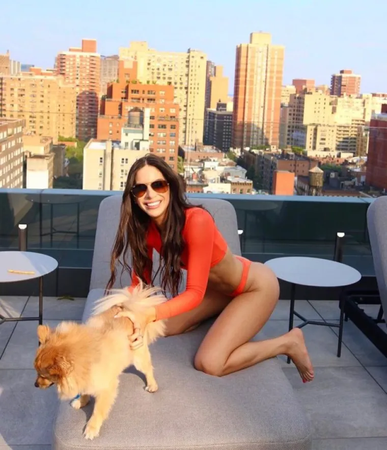 ISKORI&Scaron;TAVAJU PSE ZA LAJKOVE: Sasvim nepotrebno jer i obline koje pr&scaron;te na sve strane jamče sasvim dovoljno pregleda