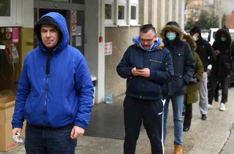 Navijačka skupina BBB su na društvenim mrežama pozvali sve svoje članice na darivanje krvi u utorak od 8 do 19 sati u Petrovu 3 kako bi se u ovim kriznim danima održala konstantna medicinska skrb naših sugrađana.
“Pridruži se, Zagreb nas sve treba,” poručili su Boysi.
Photo: Marko Lukunic/PIXSELL