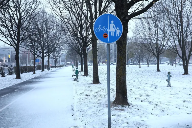 24.03.2020., Zagreb - Zagreb se jutros probudio pod snijeznim pokrivacem i uz temperaturu ispod nule.
 Photo: Patrik Macek/PIXSELL