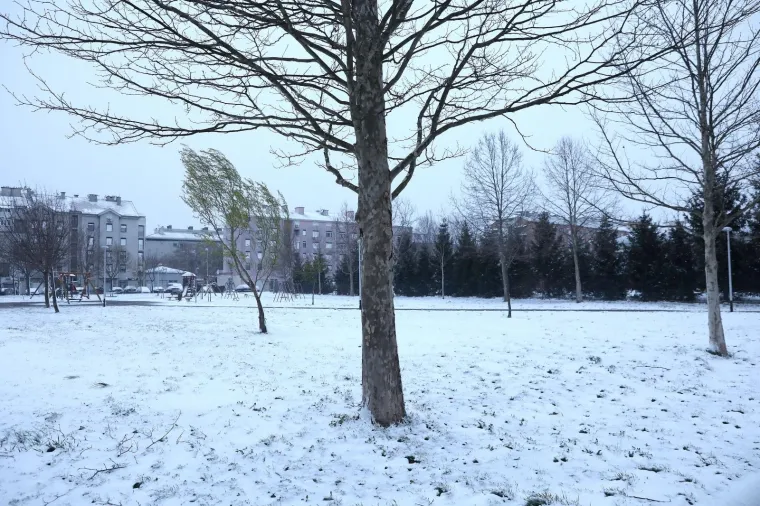 24.03.2020., Zagreb - Zagreb se jutros probudio pod snijeznim pokrivacem i uz temperaturu ispod nule.
 Photo: Patrik Macek/PIXSELL