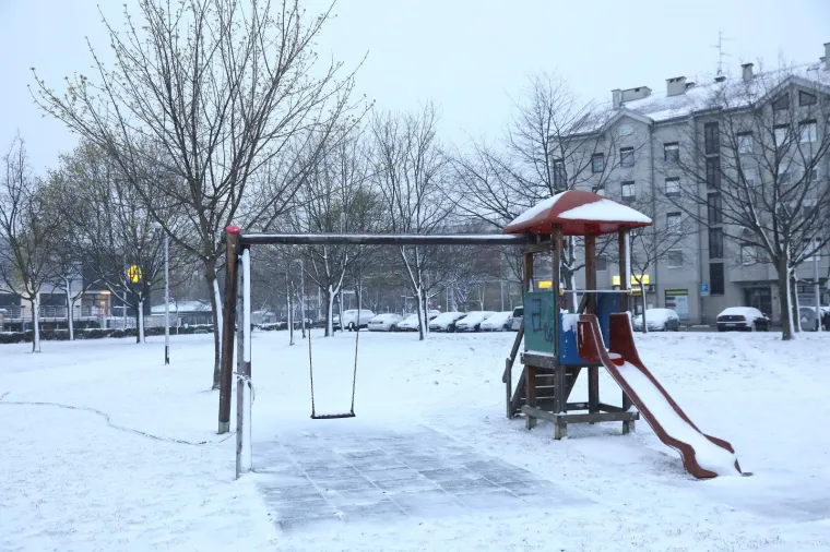 24.03.2020., Zagreb - Zagreb se jutros probudio pod snijeznim pokrivacem i uz temperaturu ispod nule.
 Photo: Patrik Macek/PIXSELL