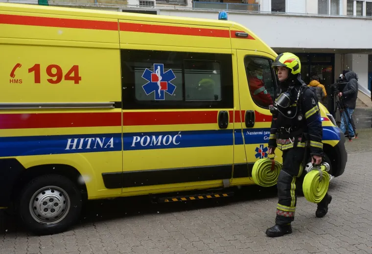 Požar u Novom Zagrebu: Gori stan u Slobo&scaron;tini, na terenu vatrogasci i policija