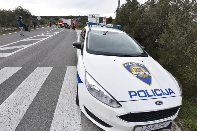Nema izlaza iz Murtera i Betine! Pogledajte kako su policija i vatrogasci osigurali prometnice