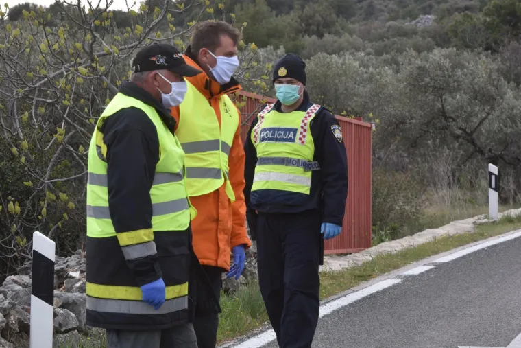 Nema izlaza iz Murtera i Betine! Pogledajte kako su policija i vatrogasci osigurali prometnice