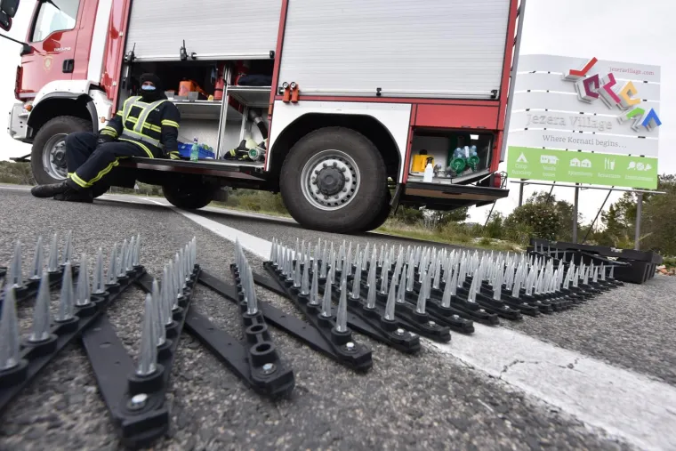 Nema izlaza iz Murtera i Betine! Pogledajte kako su policija i vatrogasci osigurali prometnice