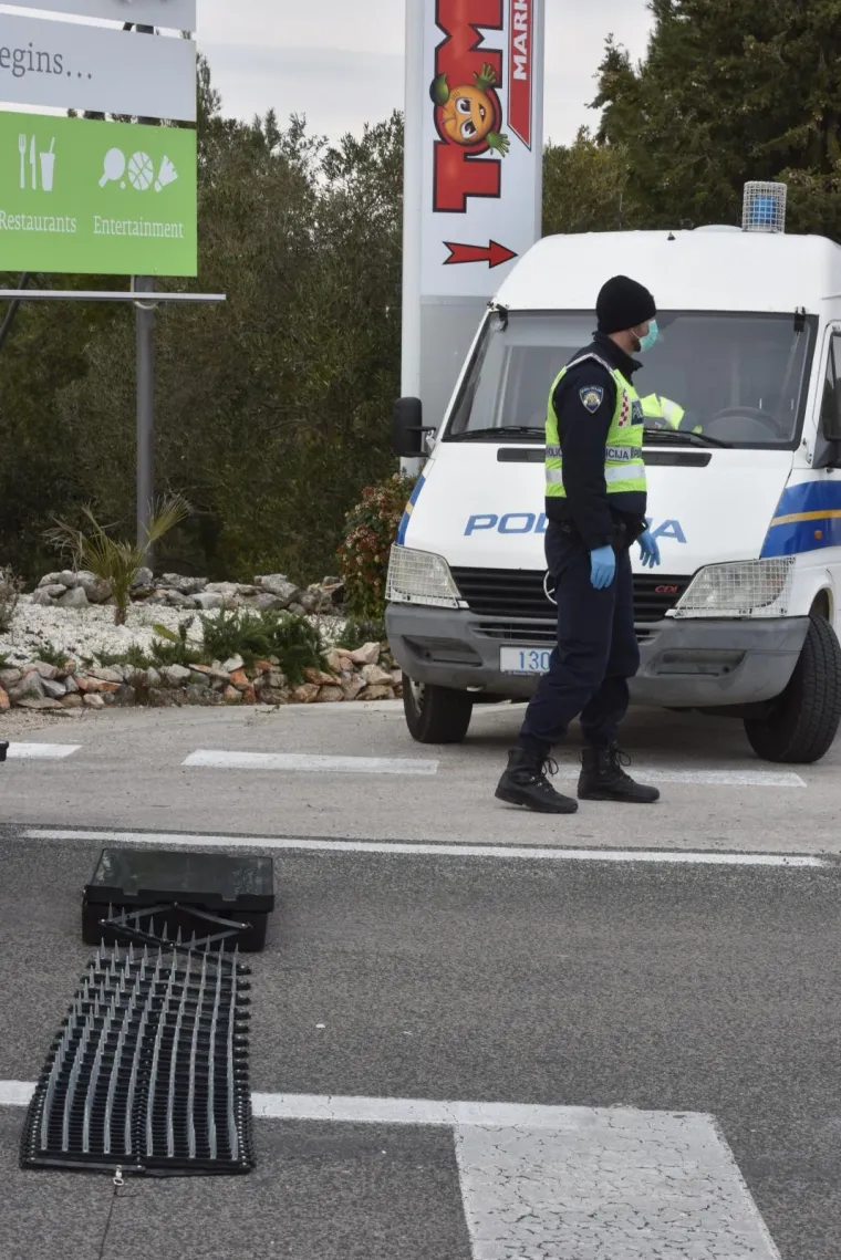 Nema izlaza iz Murtera i Betine! Pogledajte kako su policija i vatrogasci osigurali prometnice