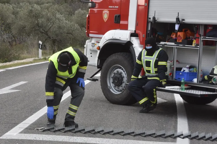 Nema izlaza iz Murtera i Betine! Pogledajte kako su policija i vatrogasci osigurali prometnice