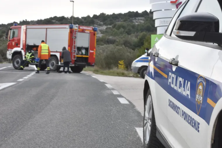 Nema izlaza iz Murtera i Betine! Pogledajte kako su policija i vatrogasci osigurali prometnice