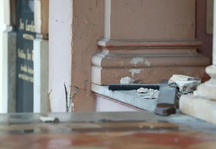 Mirogoj nikad tužniji: Pogledajte posljedice potresa na poznatom zagrebačkom groblju