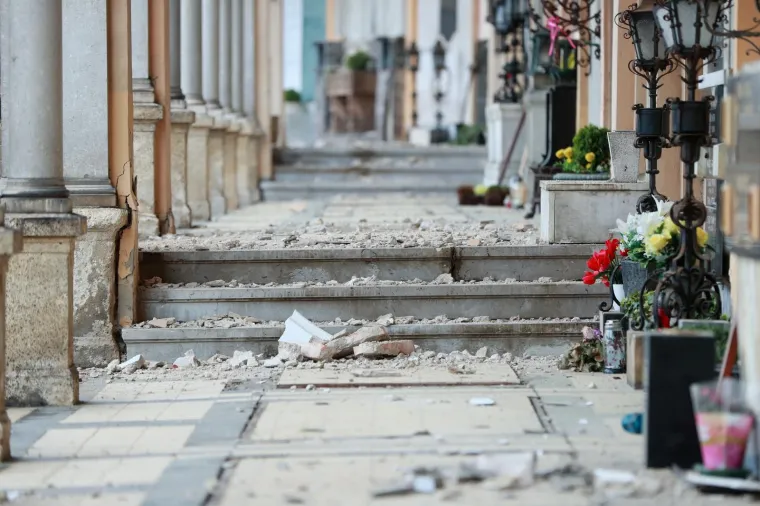 Mirogoj nikad tužniji: Pogledajte posljedice potresa na poznatom zagrebačkom groblju