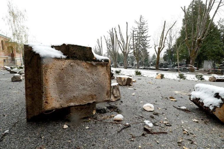 Mirogoj nikad tužniji: Pogledajte posljedice potresa na poznatom zagrebačkom groblju