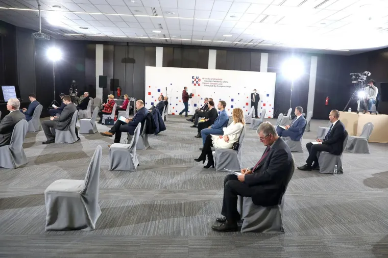 Pogledajte kako Sabor zasjeda u podrumu Inine zgrade: U prostoriji može biti samo 28 zastupnika