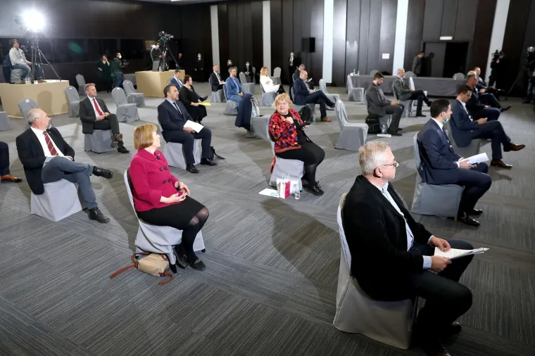 Pogledajte kako Sabor zasjeda u podrumu Inine zgrade: U prostoriji može biti samo 28 zastupnika