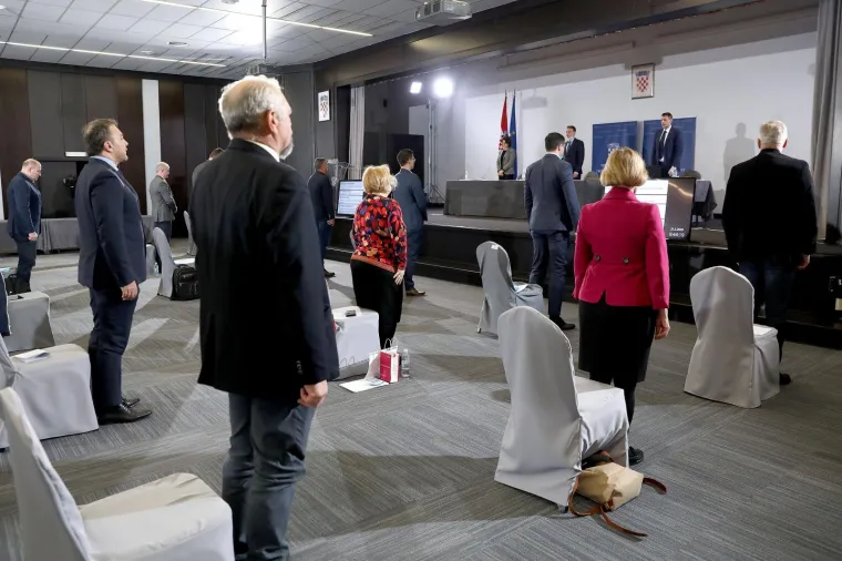 Pogledajte kako Sabor zasjeda u podrumu Inine zgrade: U prostoriji može biti samo 28 zastupnika