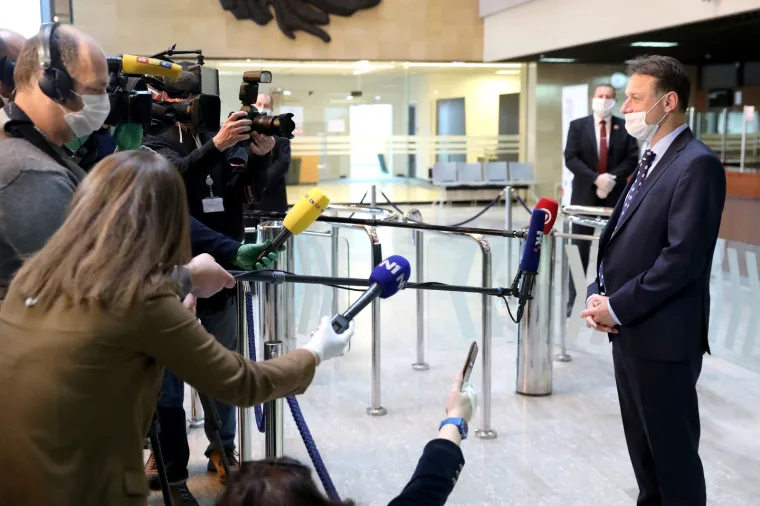 Pogledajte kako Sabor zasjeda u podrumu Inine zgrade: U prostoriji može biti samo 28 zastupnika