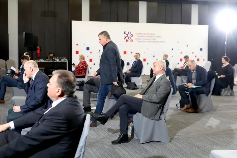 Pogledajte kako Sabor zasjeda u podrumu Inine zgrade: U prostoriji može biti samo 28 zastupnika