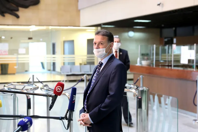 Pogledajte kako Sabor zasjeda u podrumu Inine zgrade: U prostoriji može biti samo 28 zastupnika