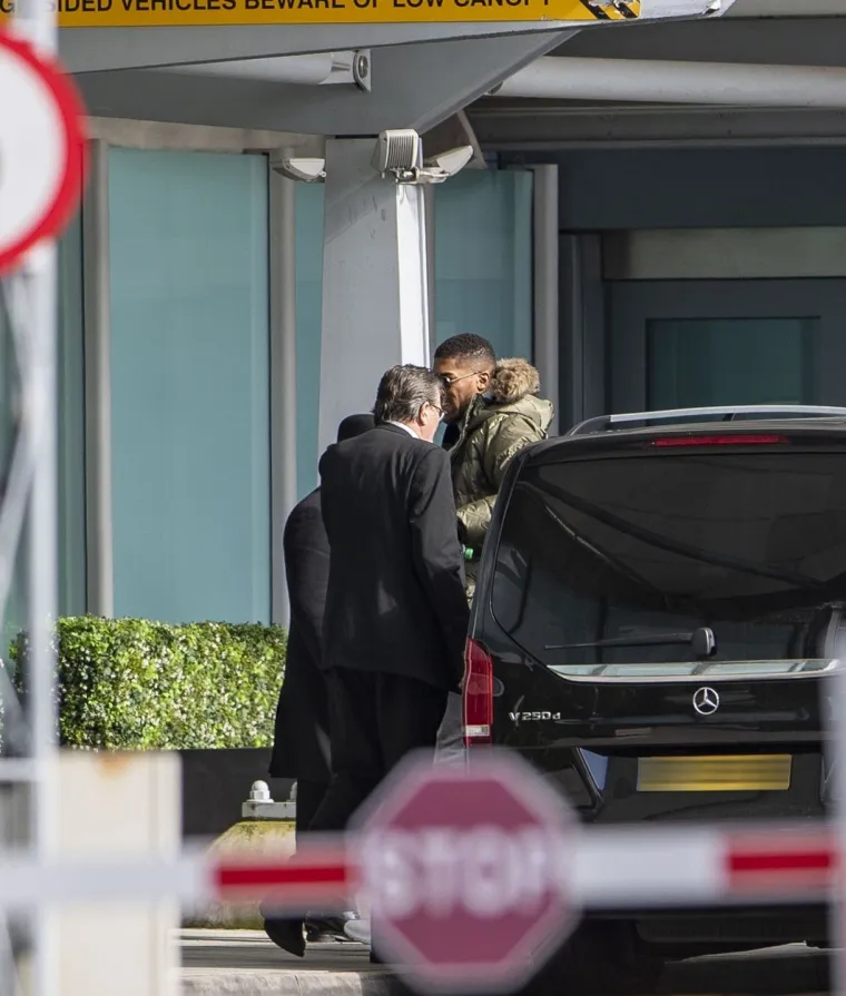 [FOTO] NAKON OVOG, ANTHONY JOSHUA SE NALAZI U SAMOIZOLACIJI: Pogledajte kako se pozdravljao s uglednicima