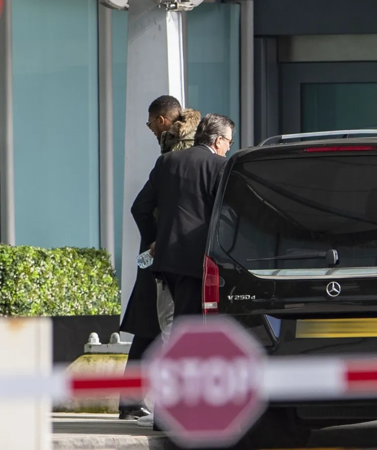 [FOTO] NAKON OVOG, ANTHONY JOSHUA SE NALAZI U SAMOIZOLACIJI: Pogledajte kako se pozdravljao s uglednicima