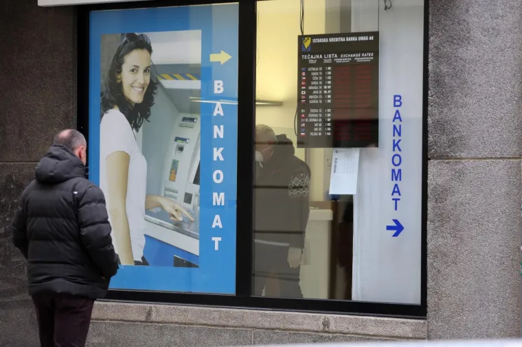 U centru Rijeke: Razbojnici opljačkali poslovnicu Istarske kreditne banke